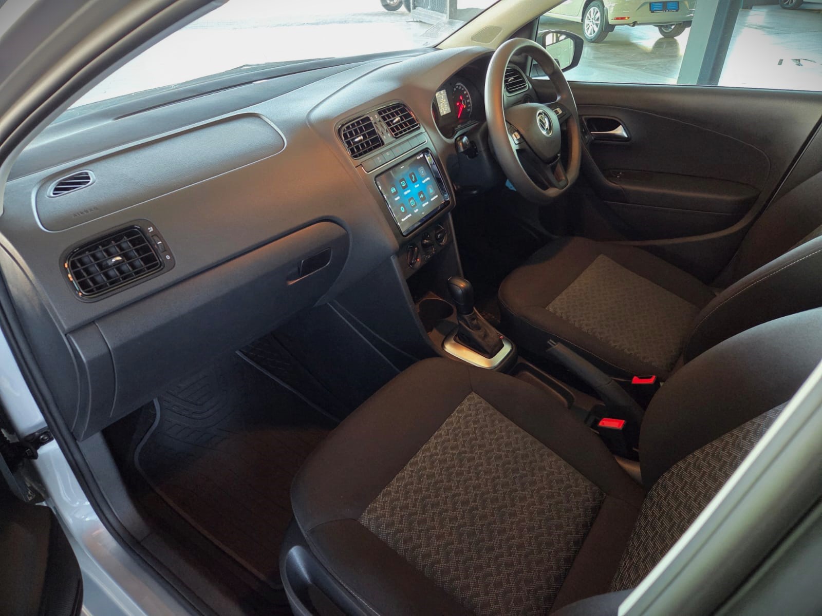 2025 VOLKSWAGEN POLO VIVO 1.6 LIFE TIP 5-DR