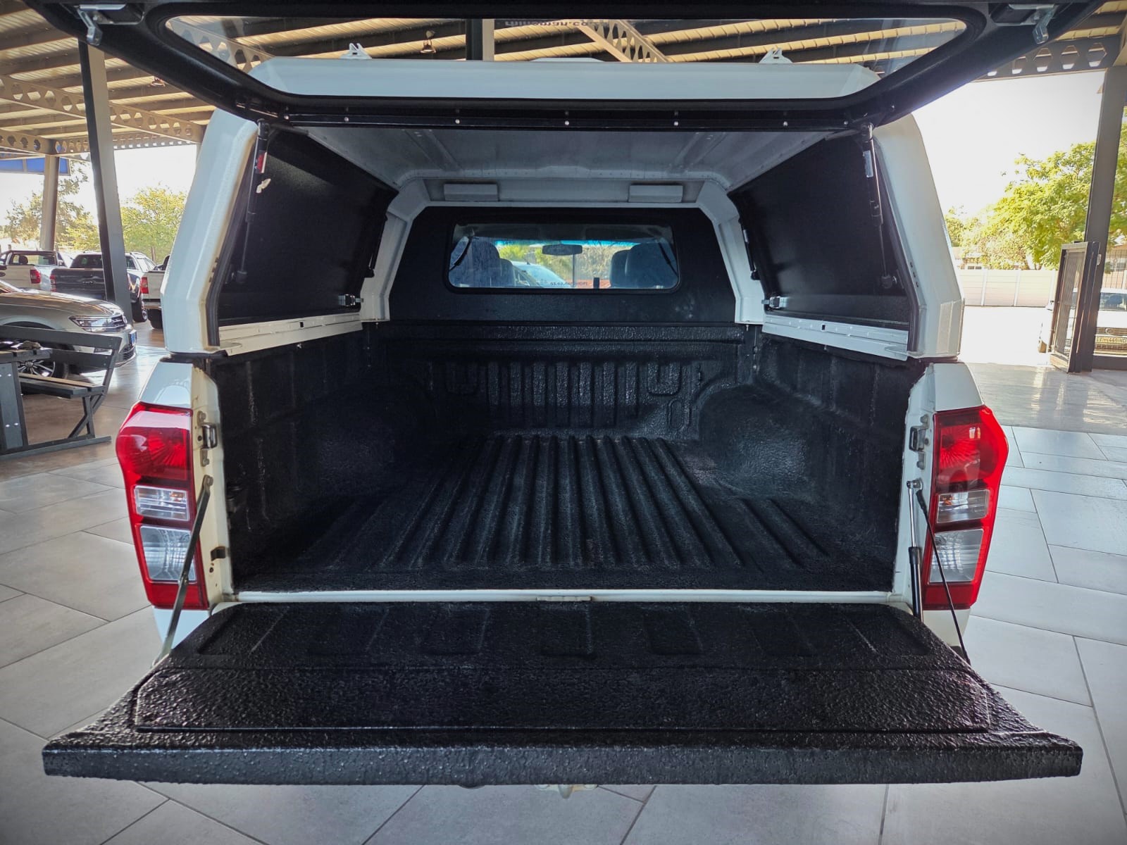 2017 ISUZU KB250 D-TEQ HO X-RIDER D/C