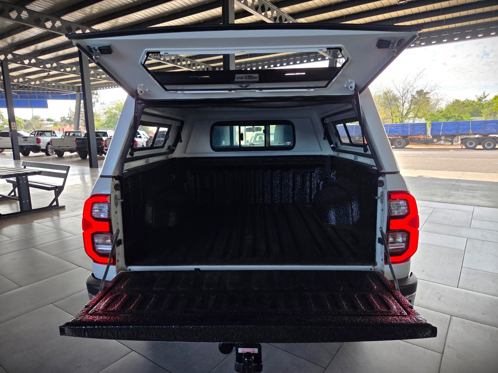 2024 TOYOTA HILUX 2.8 GD-6 RAIDER 4X4 A/T D/C
