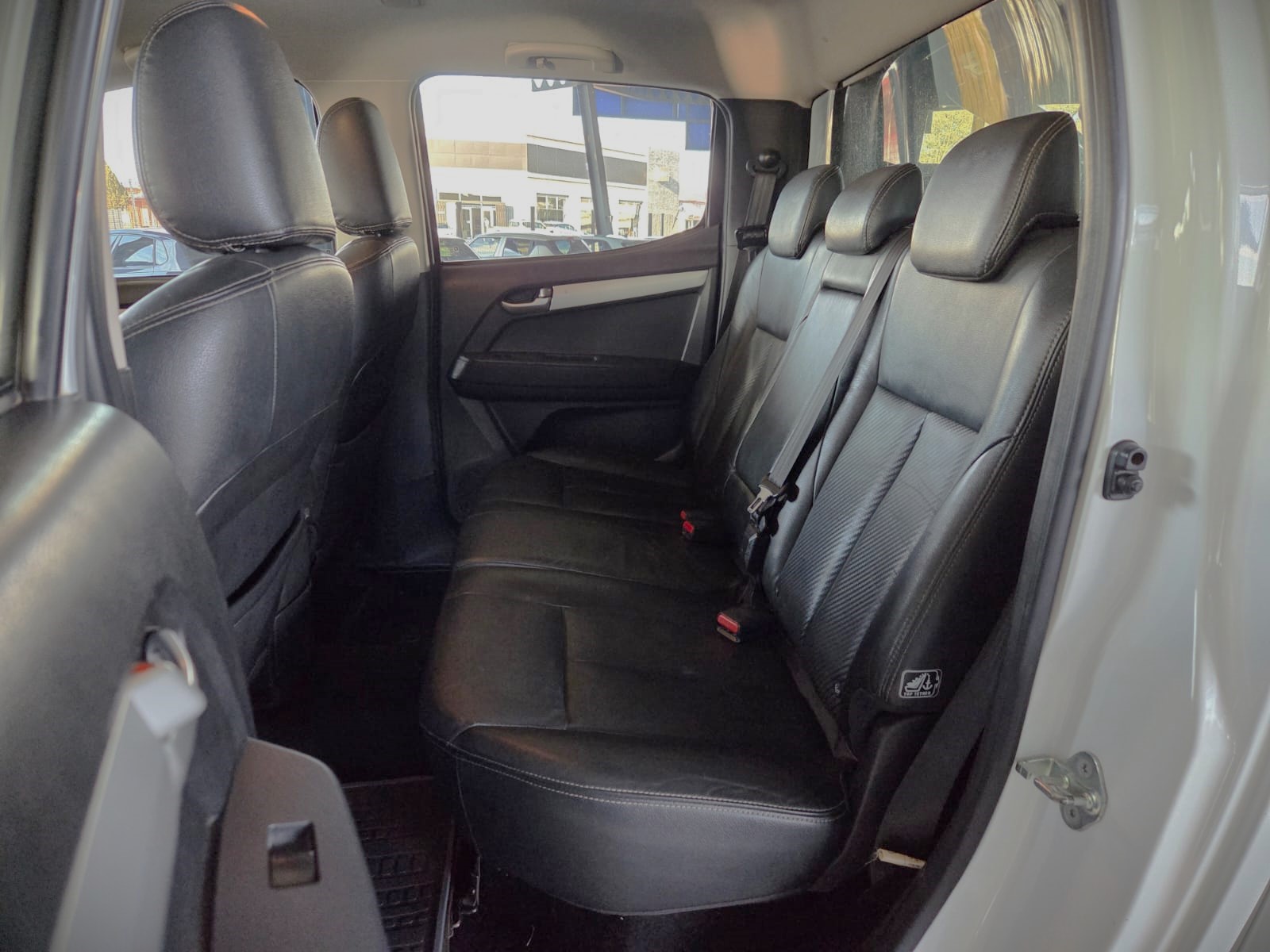 2017 ISUZU KB300 D-TEQ LX 4X4 A/T D/C