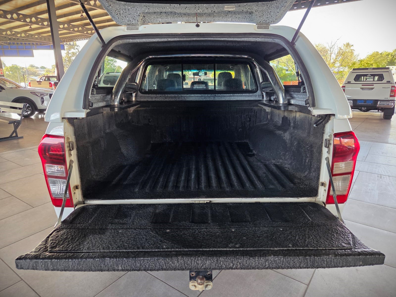 2017 ISUZU KB300 D-TEQ LX 4X4 A/T D/C