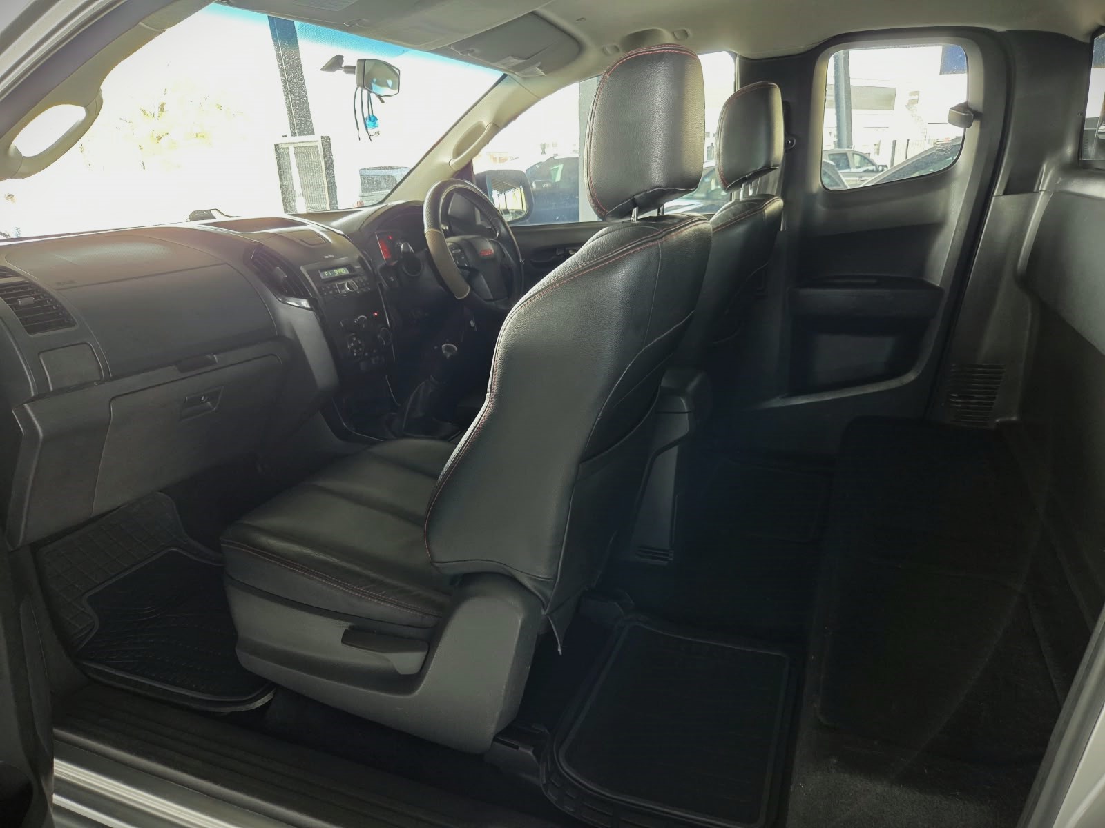 2019 Isuzu 250 D-Max HO X-RIDER EX/CAB photo