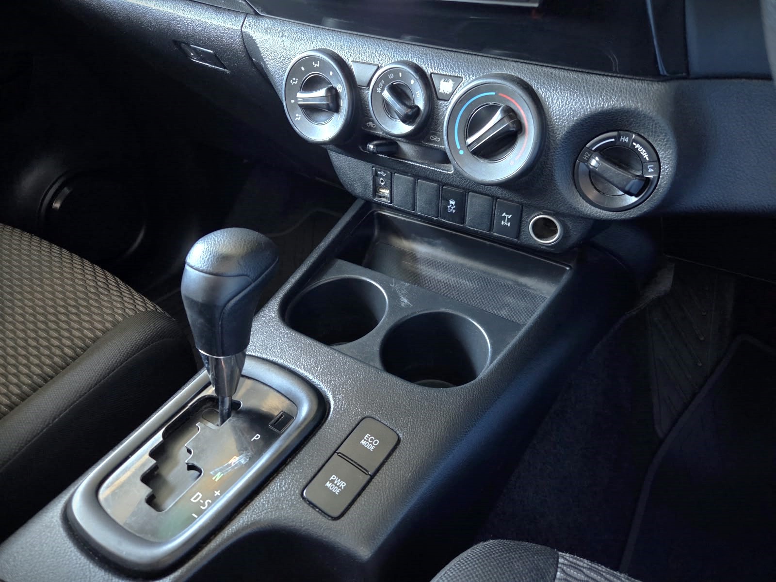 2020 TOYOTA HILUX 2.4 GD-6 DAKAR 4X4 A/T D/C