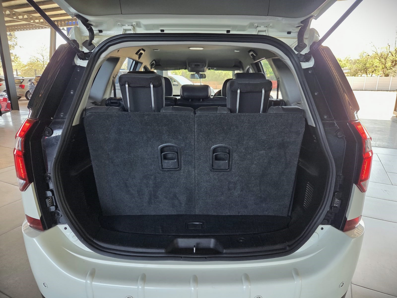 2020 MAHINDRA XUV 500 2.2D MHAWK W8 A/T 7-SEAT
