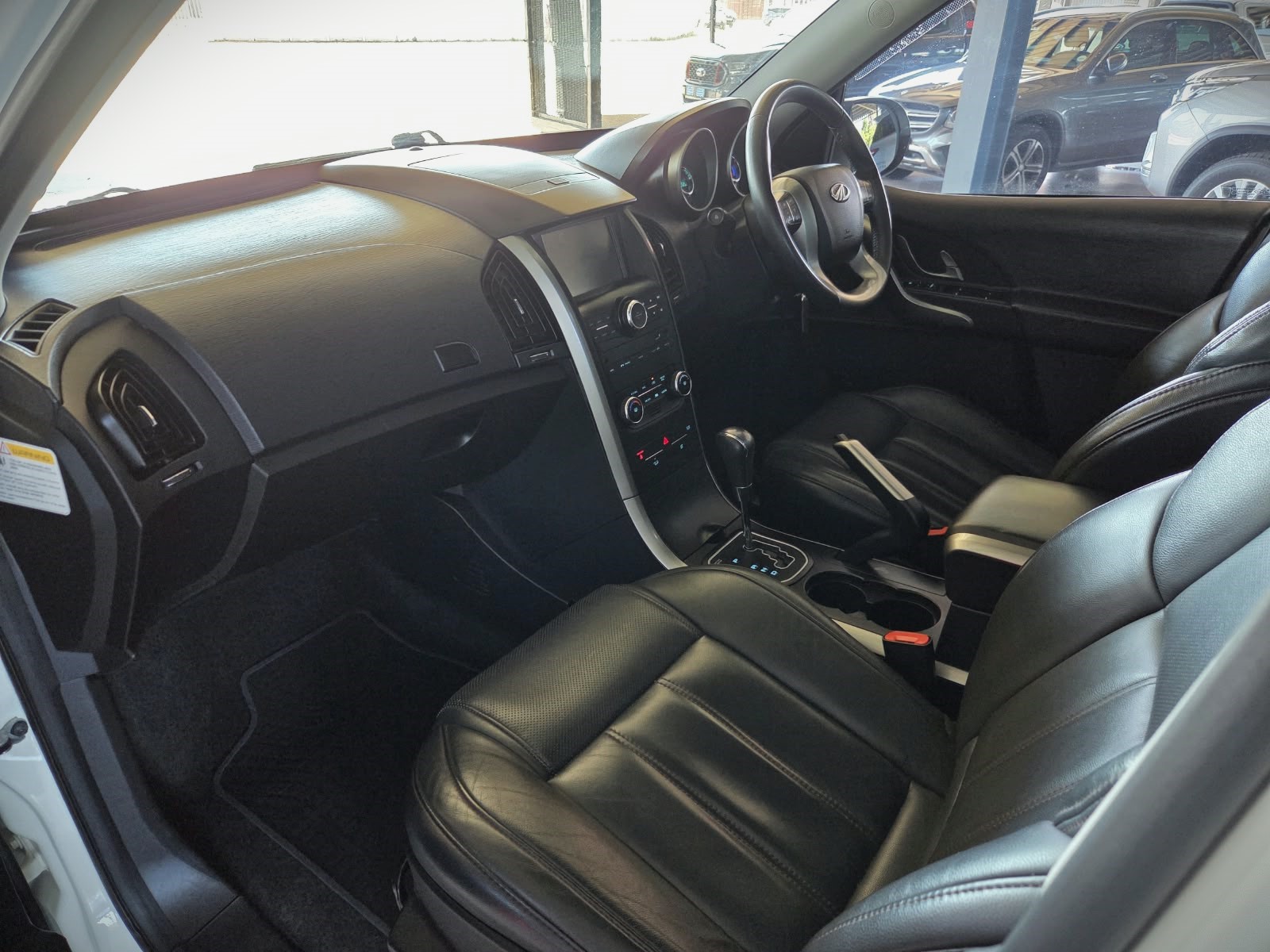 2020 MAHINDRA XUV 500 2.2D MHAWK W8 A/T 7-SEAT
