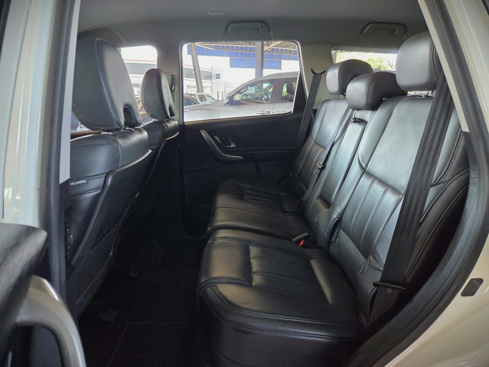 2020 MAHINDRA XUV 500 2.2D MHAWK W8 A/T 7-SEAT