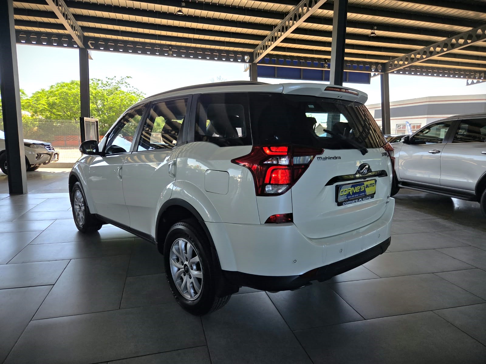 2020 MAHINDRA XUV 500 2.2D MHAWK W8 A/T 7-SEAT