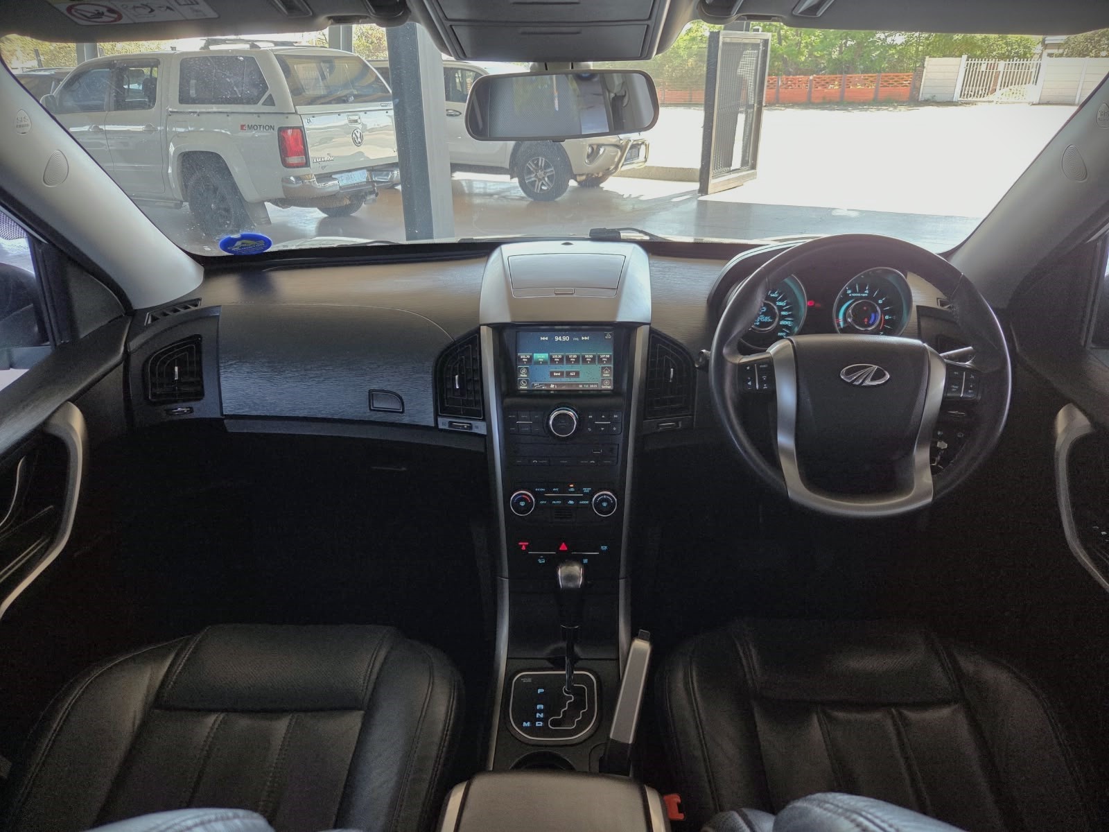 2020 MAHINDRA XUV 500 2.2D MHAWK W8 A/T 7-SEAT