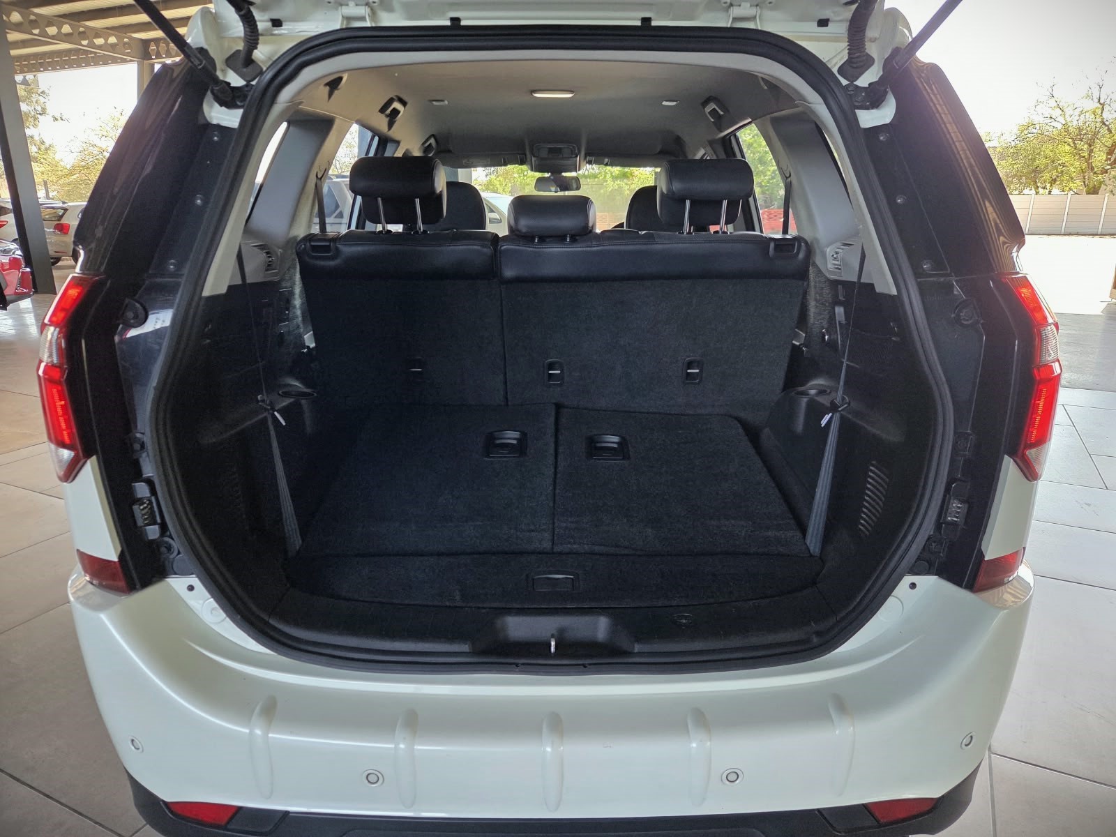 2020 MAHINDRA XUV 500 2.2D MHAWK W8 A/T 7-SEAT
